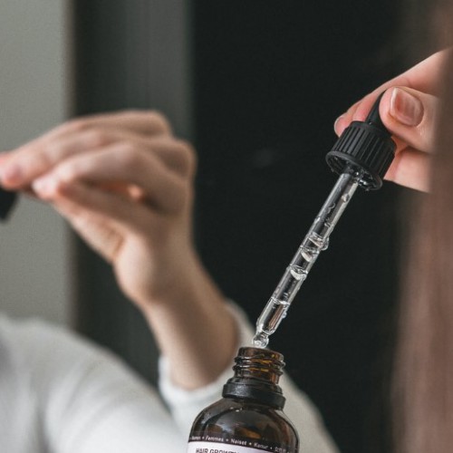 serum化妆品中的意思，意为液状化妆品一般指精华