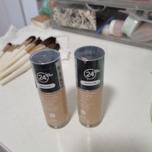 露华浓粉底液怎么样好用吗，24小时持久遮瑕油皮控油使用分享